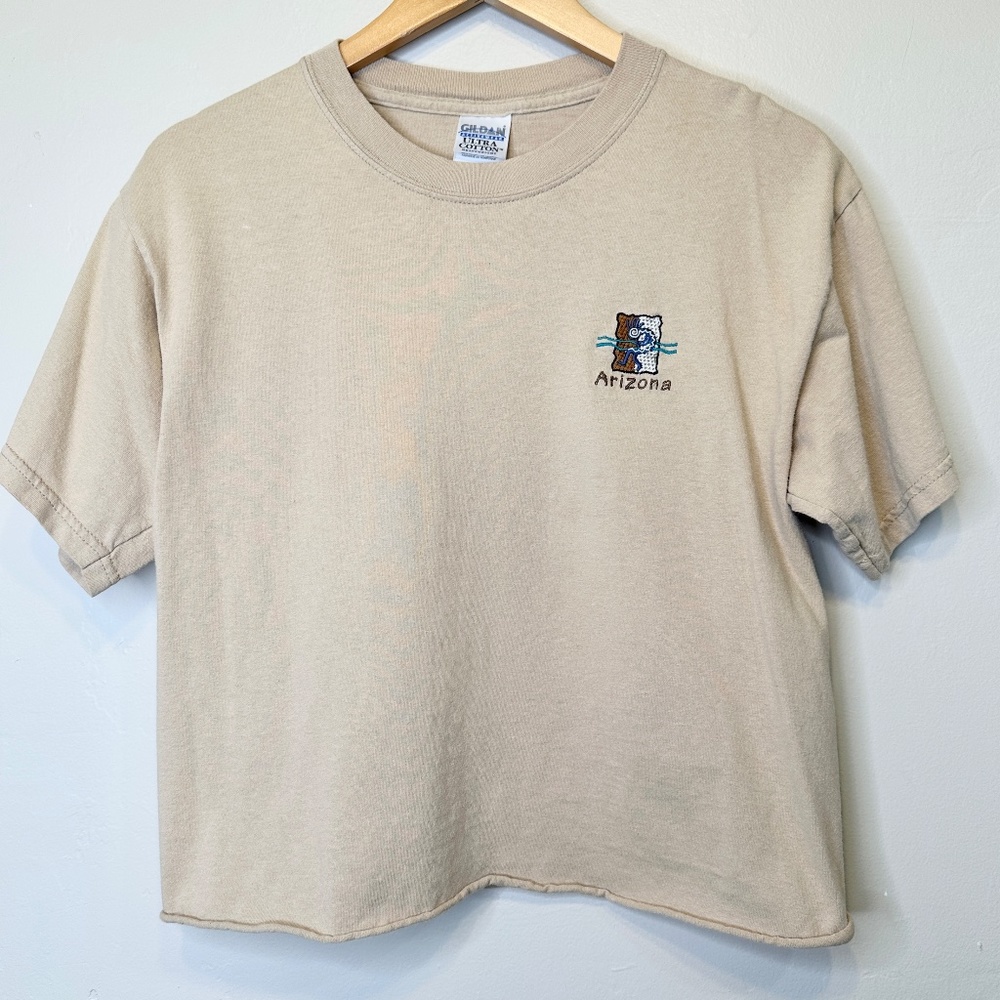 Gildan | VTG Arizona Embroidered Destination Crewneck Short Sleeve Cropped Tee - Picture 2 of 12